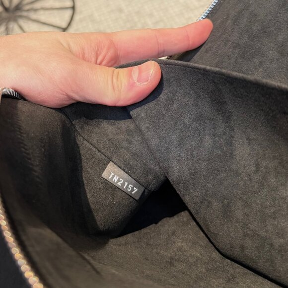 Louis Vuitton X Supreme FW17 Black Epi Logo Pochette Jour GM Pouch - Picture 15 of 16